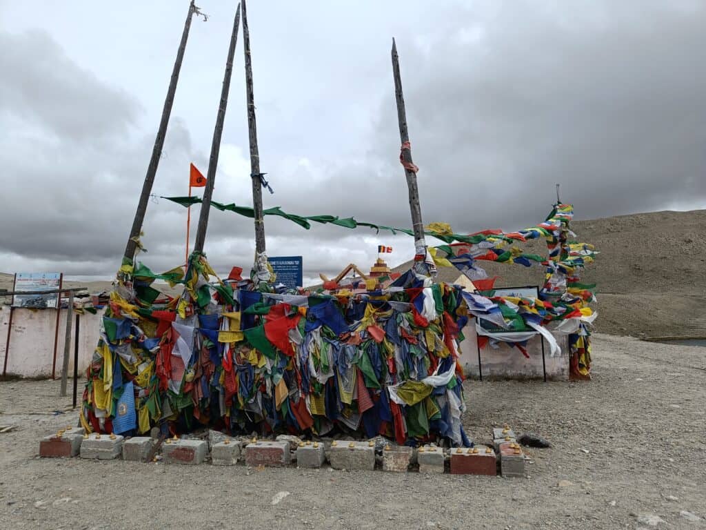 Prayer flags ©Yaatrineha